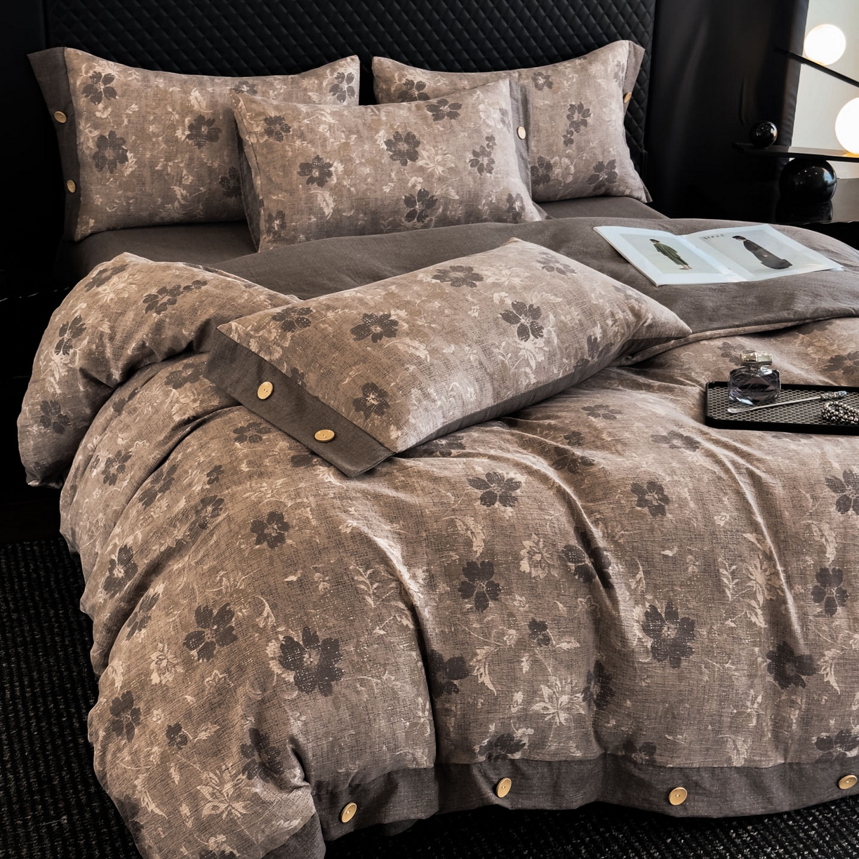 91家纺网 家纺一手货源 找家纺 晚爱家纺（原晚安家居） 2025新款A类原麻四件套纽扣款加厚双层纱仿亚麻套件四件套浮华若梦