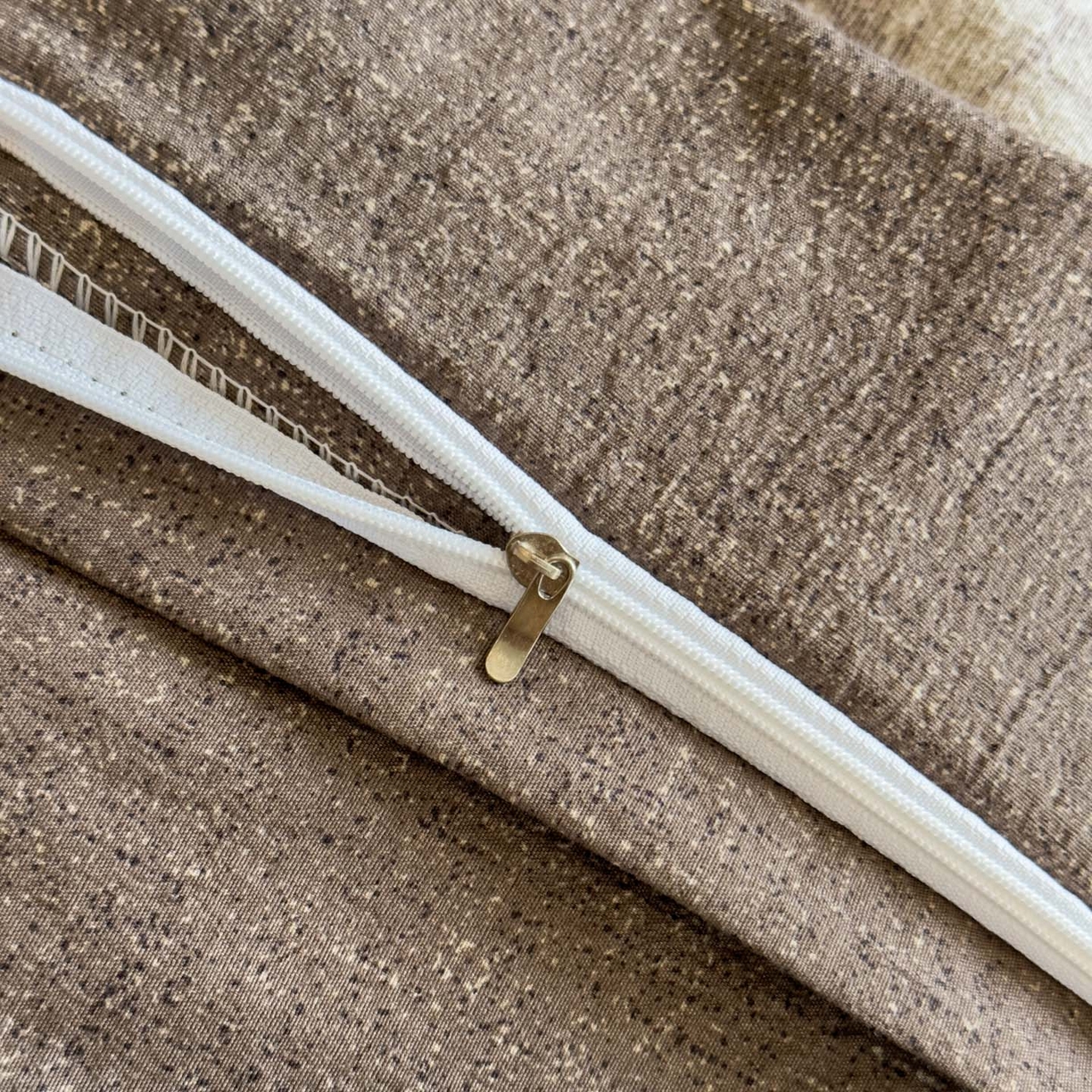 91家纺网 家纺一手货源 找家纺 晚爱家纺（原晚安家居） 2025新款A类原麻四件套纽扣款加厚双层纱仿亚麻套件四件套古堡花园咖