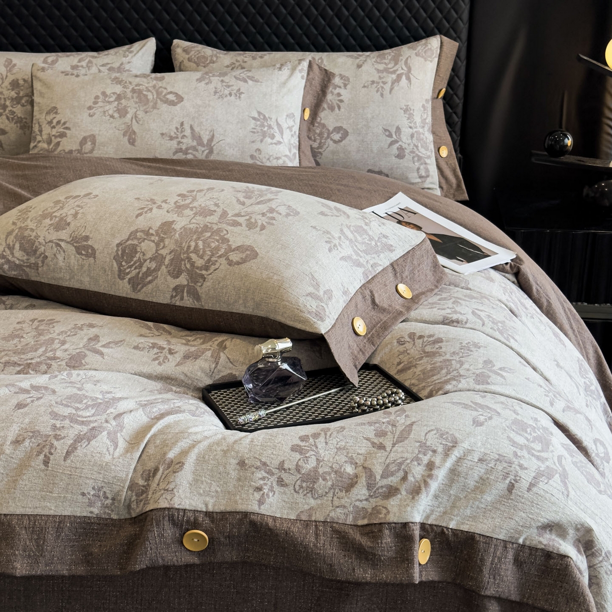 91家纺网 家纺一手货源 找家纺 晚爱家纺（原晚安家居） 2025新款A类原麻四件套纽扣款加厚双层纱仿亚麻套件四件套古堡花园咖