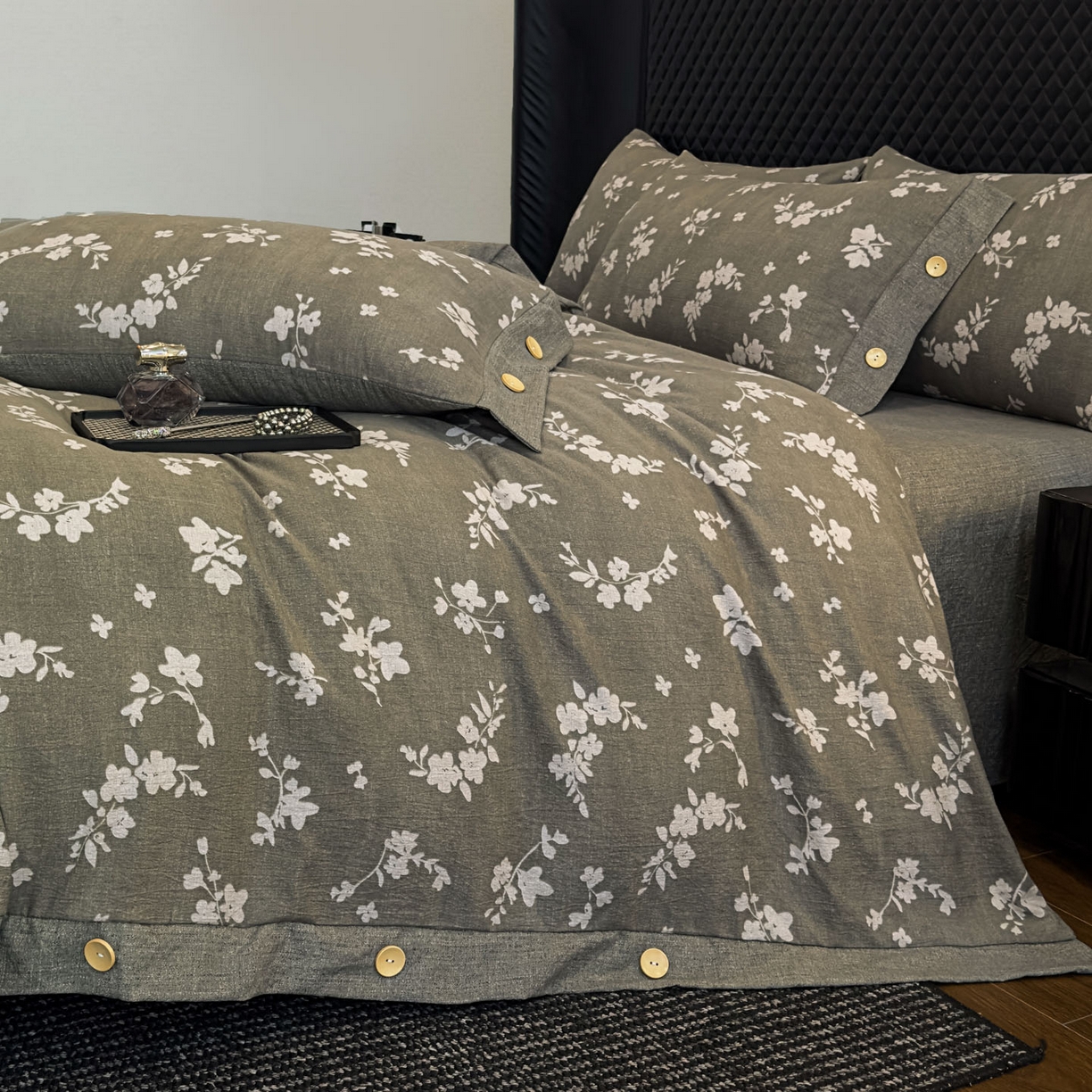 91家纺网 家纺一手货源 找家纺 晚爱家纺（原晚安家居） 2025新款A类原麻四件套纽扣款加厚双层纱仿亚麻套件四件套曼妙花园绿