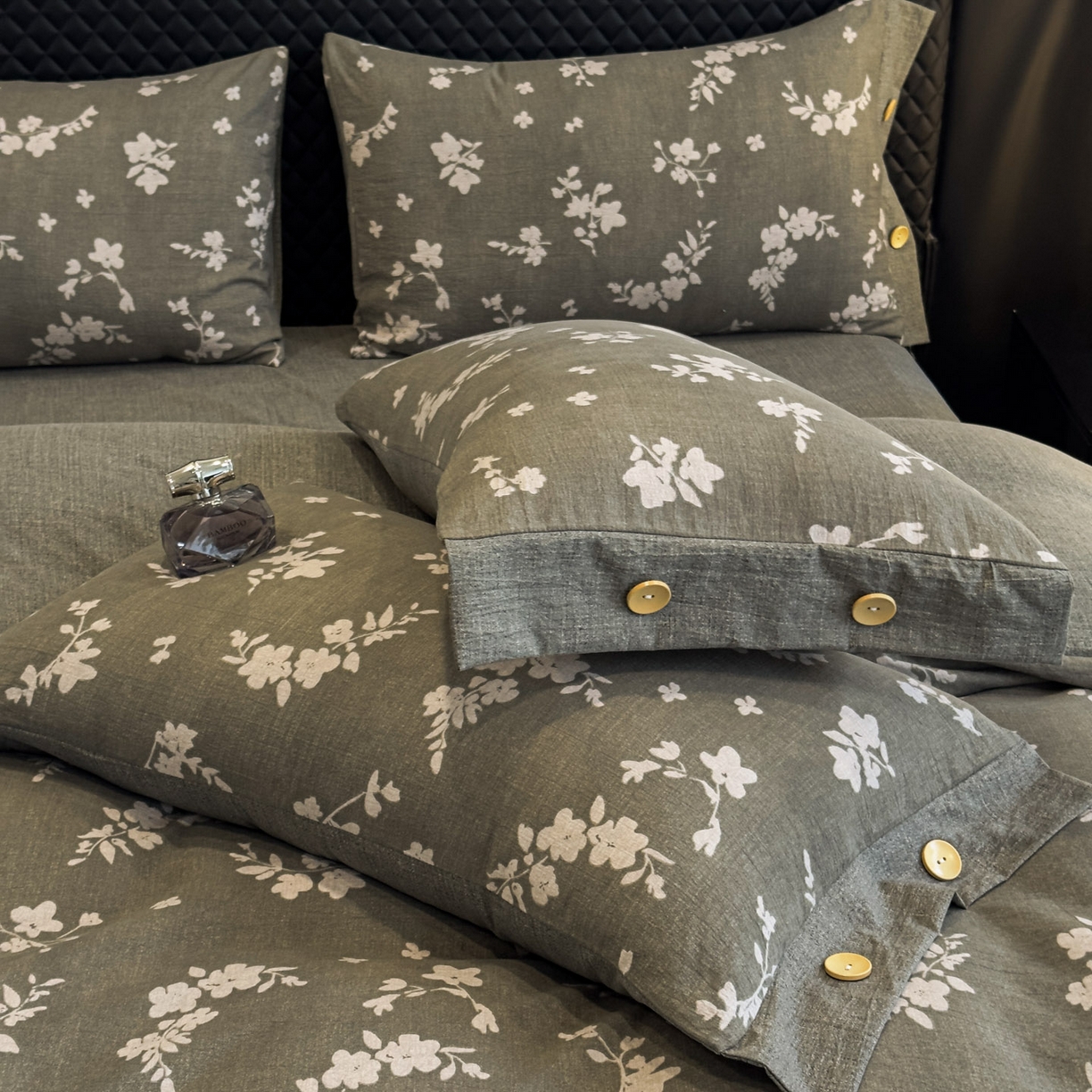 91家纺网 家纺一手货源 找家纺 晚爱家纺（原晚安家居） 2025新款A类原麻四件套纽扣款加厚双层纱仿亚麻套件四件套曼妙花园绿