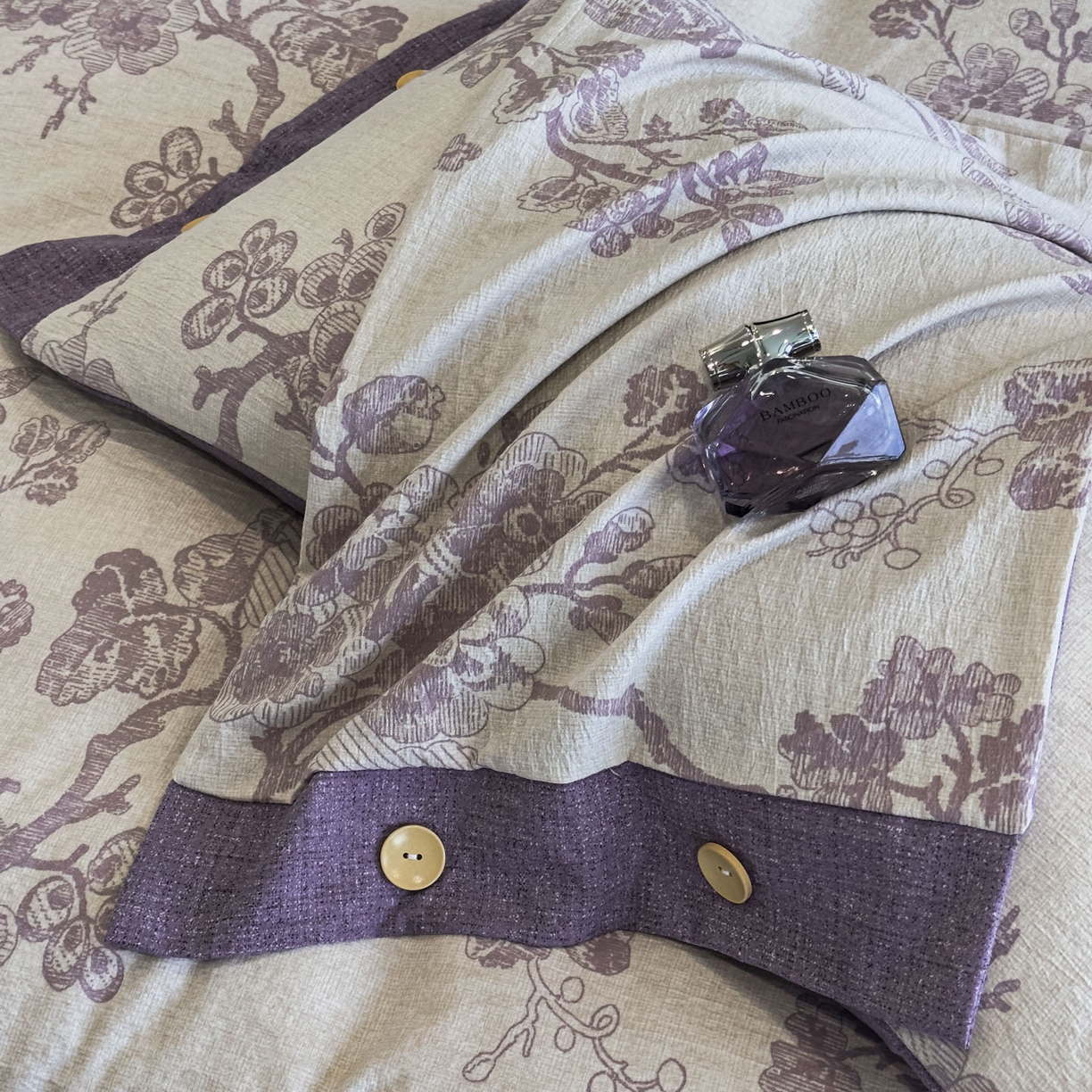 91家纺网 家纺一手货源 找家纺 晚爱家纺（原晚安家居） 2025新款A类原麻四件套纽扣款加厚双层纱仿亚麻套件四件套紫嫣