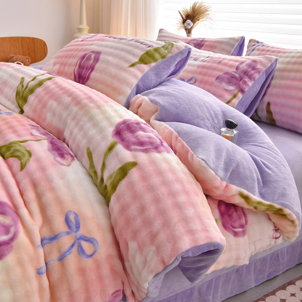 91家纺网 家纺一手货源 找家纺 苏迪网销供货 2025新款牛奶绒加厚高克重A类兔毛牛奶泡泡绒四件套 盛夏花开