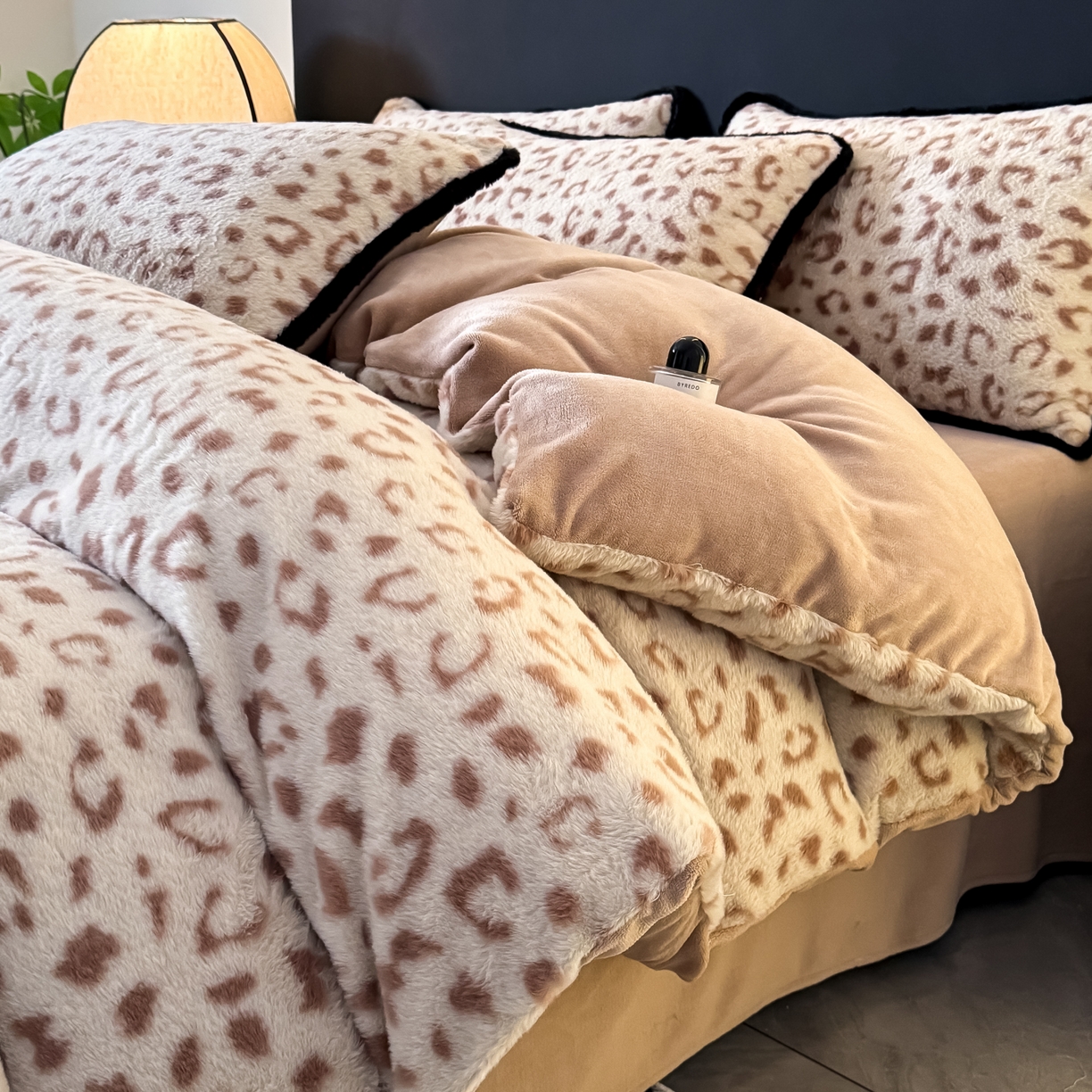 91家纺网 家纺一手货源 找家纺 （总）KA家纺 2025新款秋冬兔毛边工艺款兔毛牛奶绒四件套