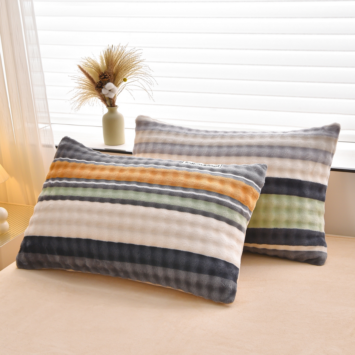 91家纺网 家纺一手货源 找家纺 苏迪网销供货 2025新款牛奶绒加厚高克重A类兔毛牛奶泡泡绒四件套 简条纹