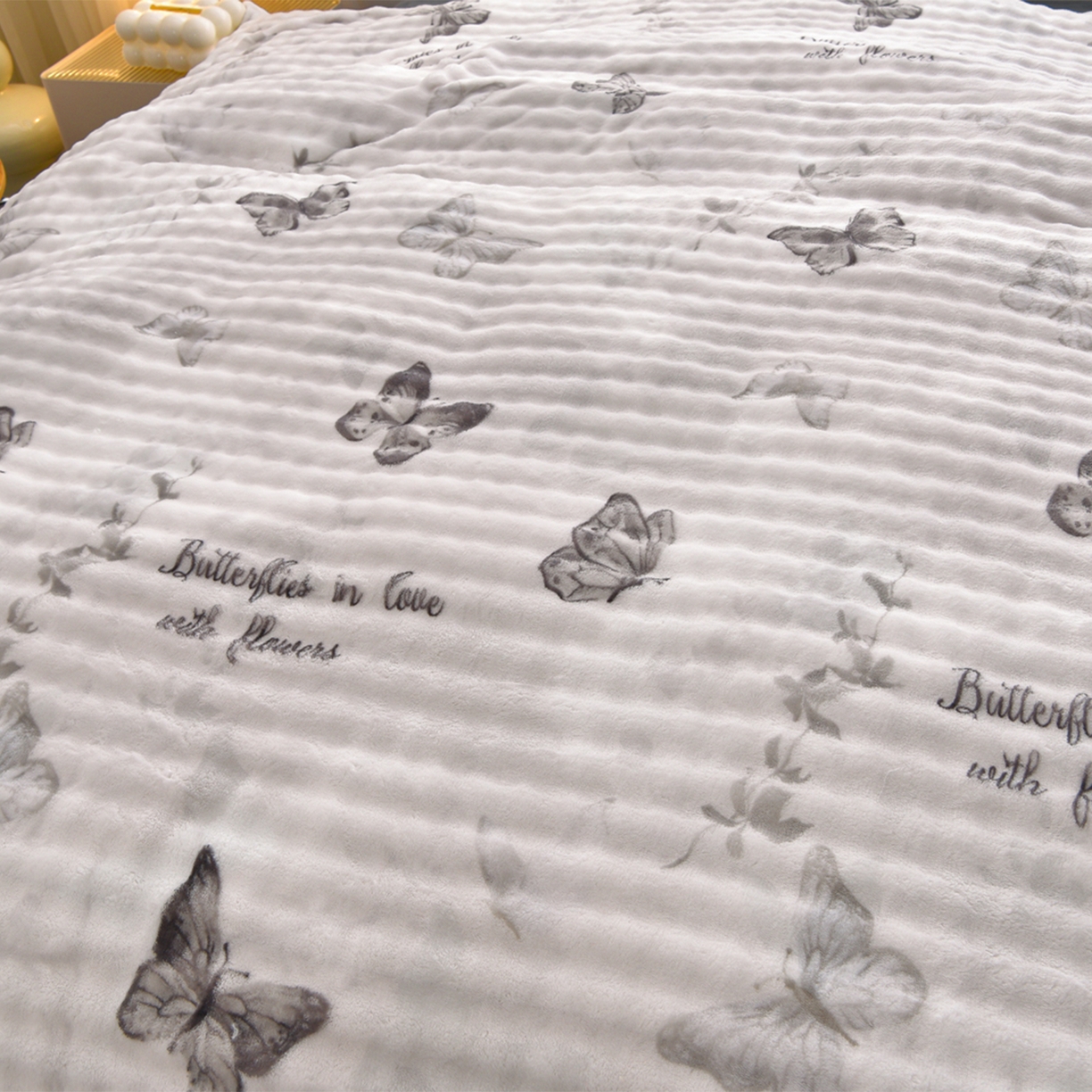 91家纺网 家纺一手货源 找家纺 苏迪网销供货 2025新款牛奶绒加厚高克重A类兔毛牛奶泡泡绒四件套 简影蝴蝶