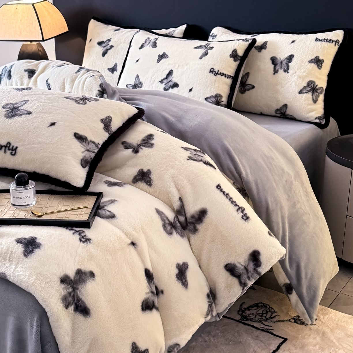 KA家纺 2025新款秋冬兔毛边工艺款兔毛牛奶绒四件套 蝶飞飞