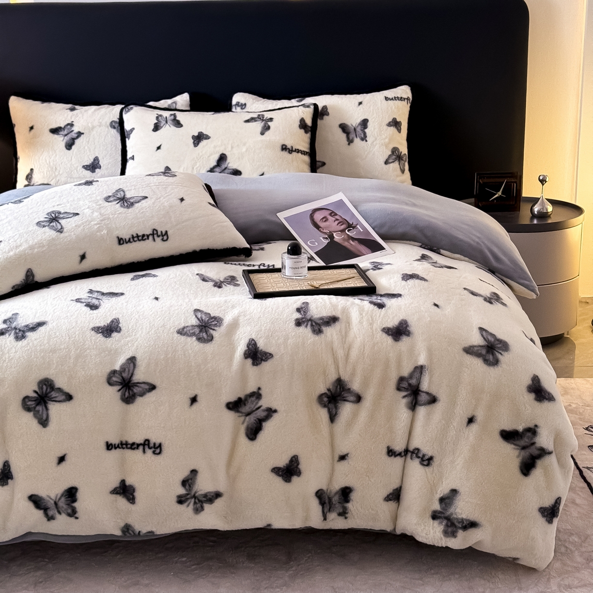 91家纺网 家纺一手货源 找家纺 KA家纺 2025新款秋冬兔毛边工艺款兔毛牛奶绒四件套 蝶飞飞