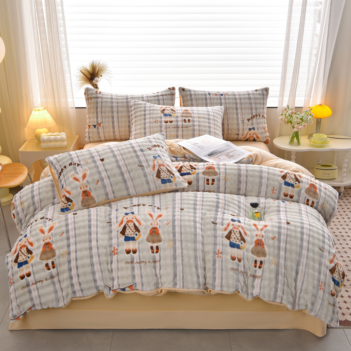 91家纺网 家纺一手货源 找家纺 苏迪网销供货 2025新款牛奶绒加厚高克重A类兔毛牛奶泡泡绒四件套 竖格萌兔