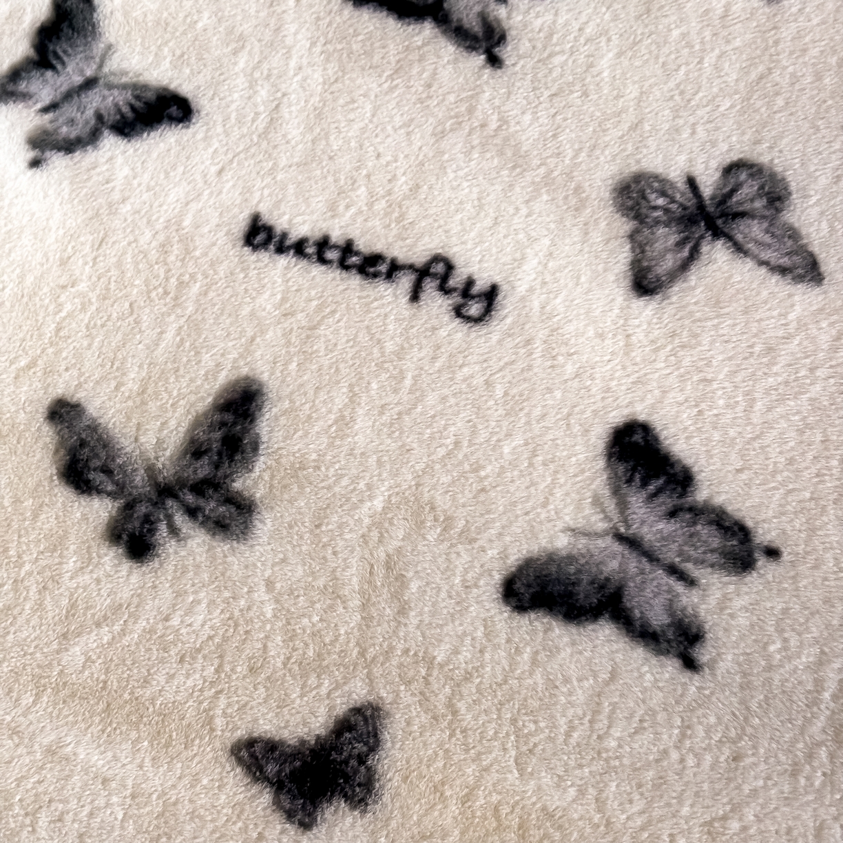 91家纺网 家纺一手货源 找家纺 KA家纺 2025新款秋冬兔毛边工艺款兔毛牛奶绒四件套 蝶飞飞