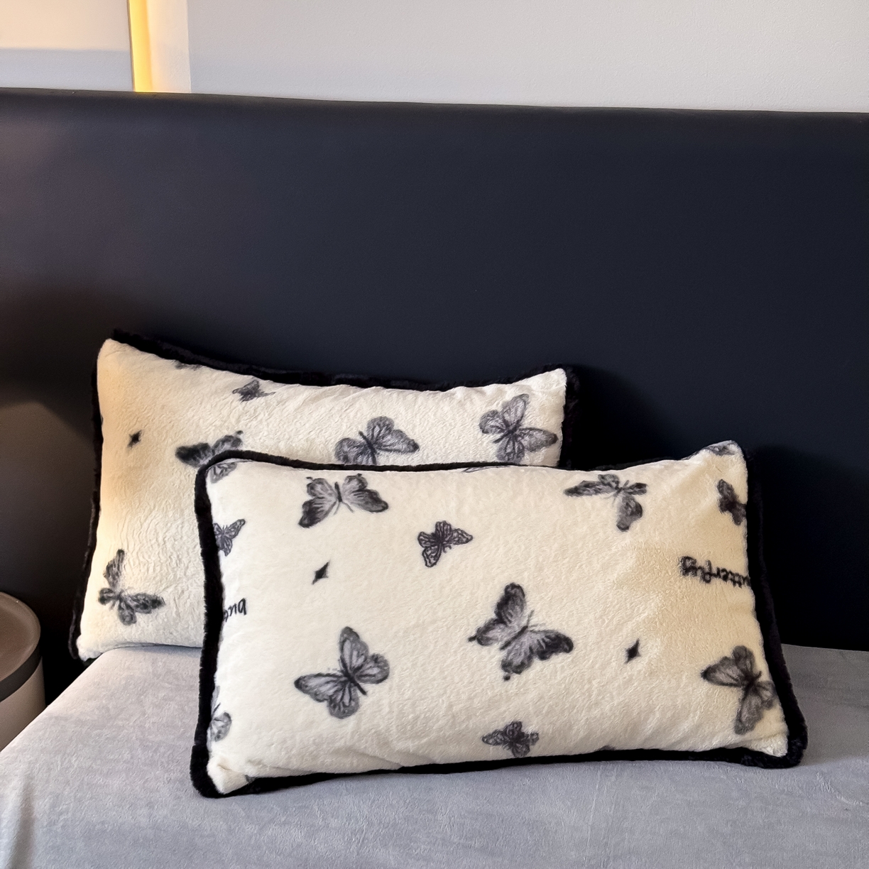 91家纺网 家纺一手货源 找家纺 KA家纺 2025新款秋冬兔毛边工艺款兔毛牛奶绒四件套 蝶飞飞