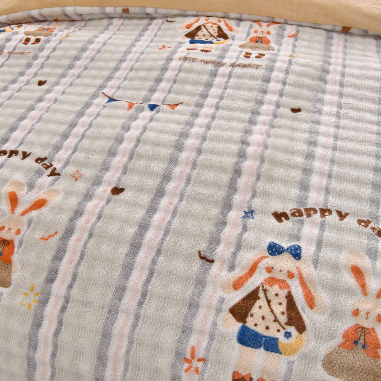 91家纺网 家纺一手货源 找家纺 苏迪网销供货 2025新款牛奶绒加厚高克重A类兔毛牛奶泡泡绒四件套 竖格萌兔