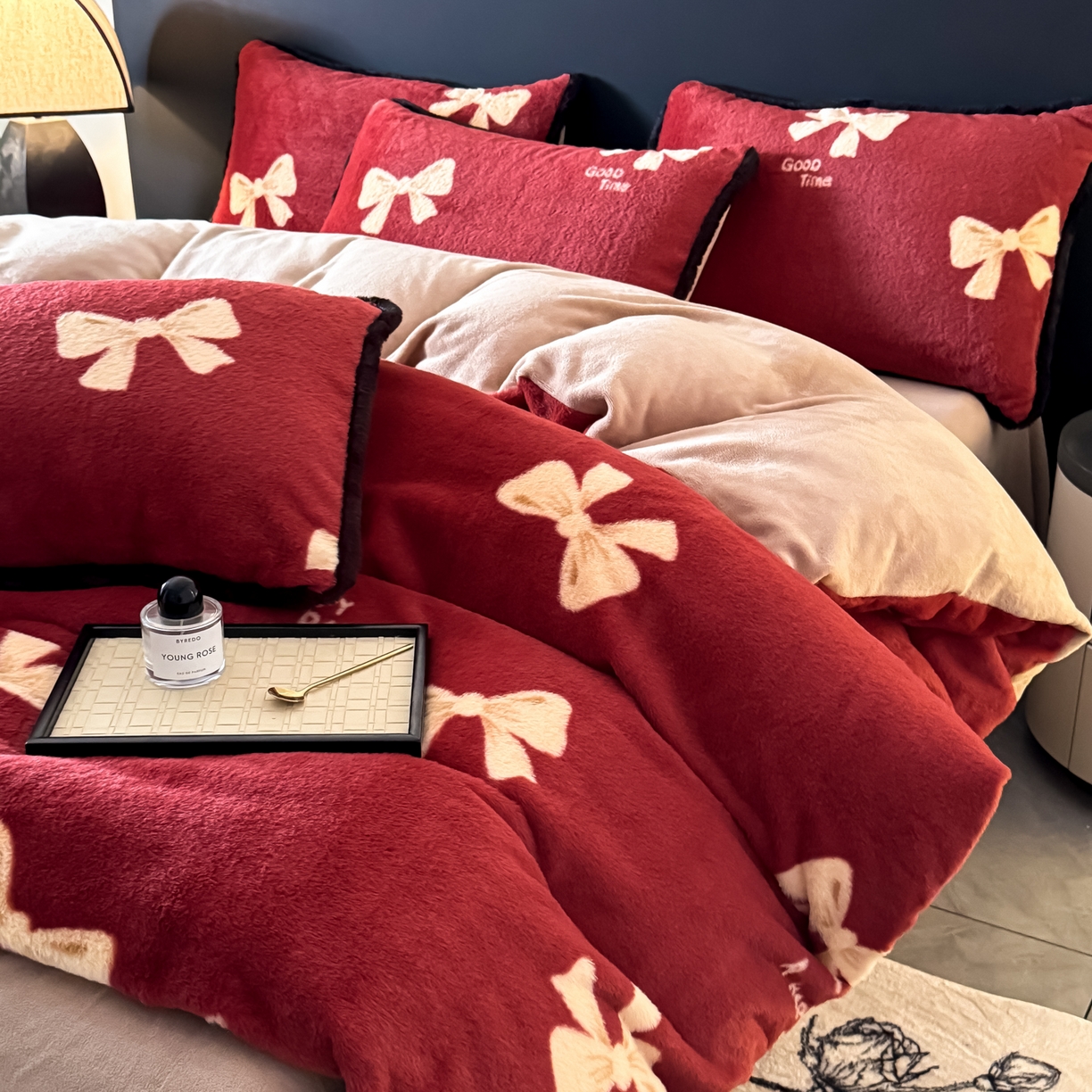 KA家纺 2025新款秋冬兔毛边工艺款兔毛牛奶绒四件套 红彤彤