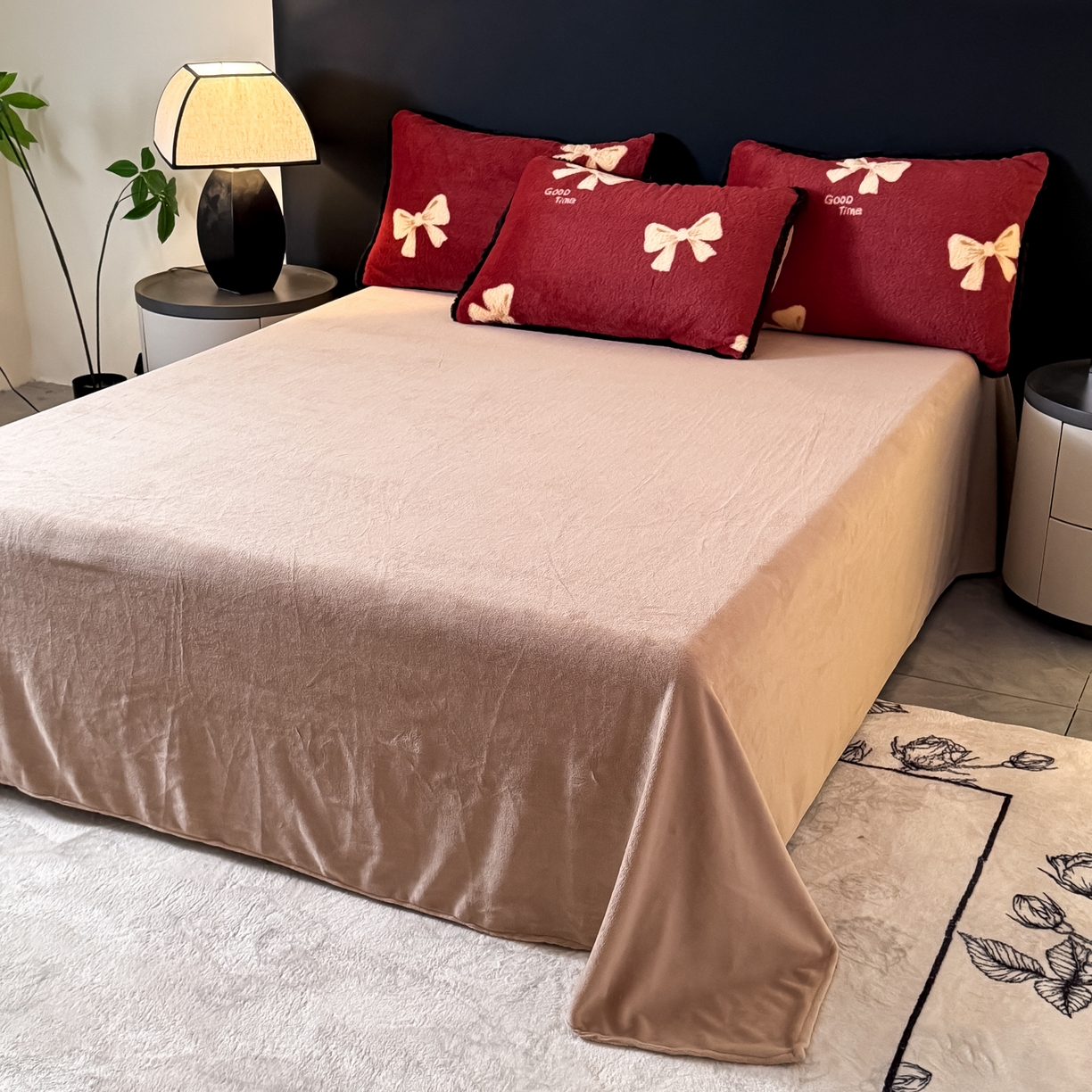 91家纺网 家纺一手货源 找家纺 KA家纺 2025新款秋冬兔毛边工艺款兔毛牛奶绒四件套 红彤彤