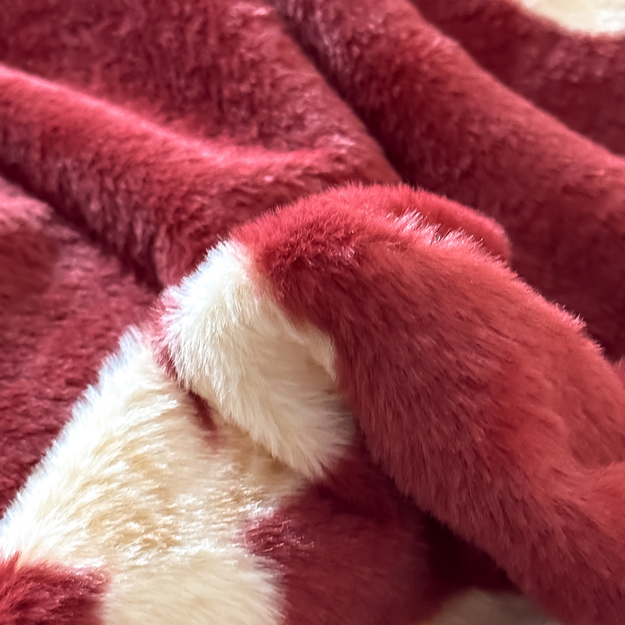 91家纺网 家纺一手货源 找家纺 KA家纺 2025新款秋冬兔毛边工艺款兔毛牛奶绒四件套 红彤彤