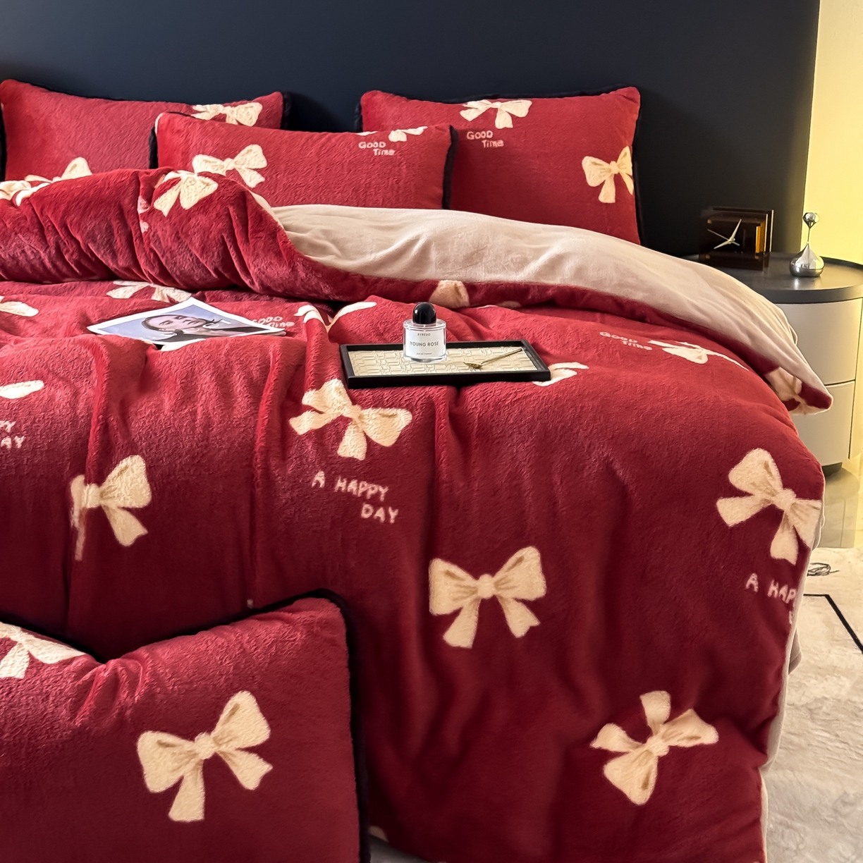 91家纺网 家纺一手货源 找家纺 KA家纺 2025新款秋冬兔毛边工艺款兔毛牛奶绒四件套 红彤彤