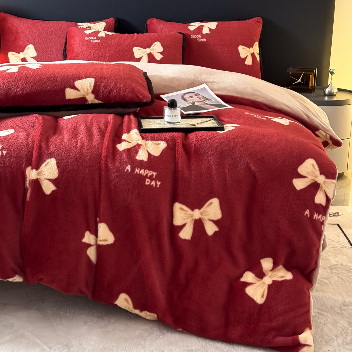 91家纺网 家纺一手货源 找家纺 KA家纺 2025新款秋冬兔毛边工艺款兔毛牛奶绒四件套 红彤彤