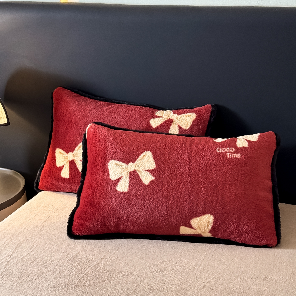 91家纺网 家纺一手货源 找家纺 KA家纺 2025新款秋冬兔毛边工艺款兔毛牛奶绒四件套 红彤彤