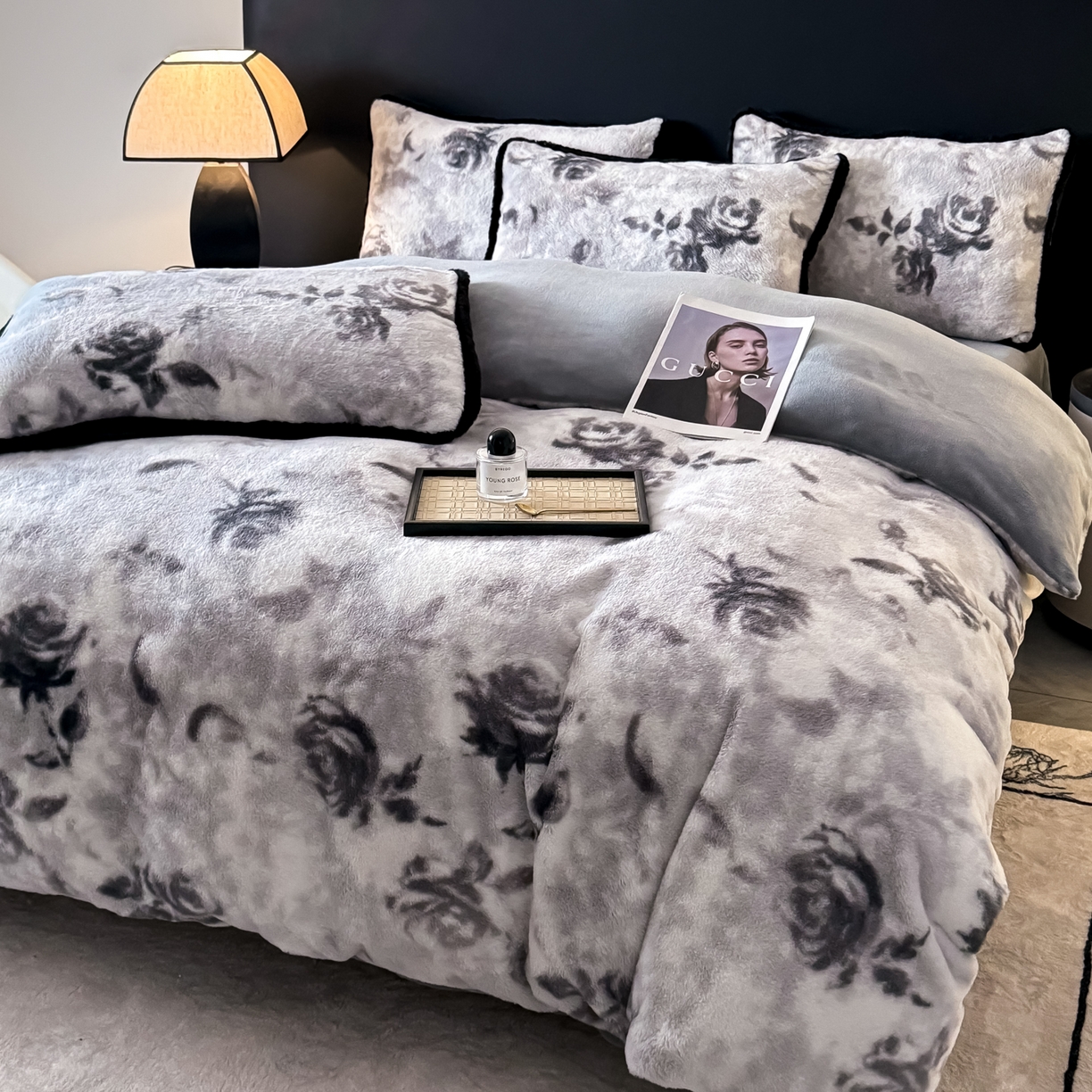 91家纺网 家纺一手货源 找家纺 KA家纺 2025新款秋冬兔毛边工艺款兔毛牛奶绒四件套 花满满