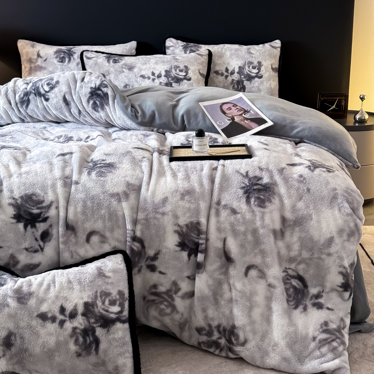 91家纺网 家纺一手货源 找家纺 KA家纺 2025新款秋冬兔毛边工艺款兔毛牛奶绒四件套 花满满