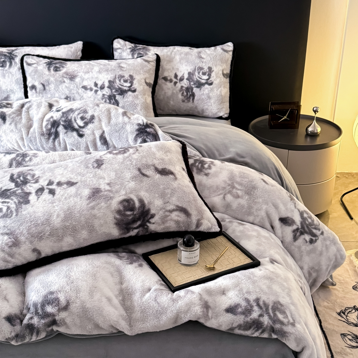 91家纺网 家纺一手货源 找家纺 KA家纺 2025新款秋冬兔毛边工艺款兔毛牛奶绒四件套 花满满