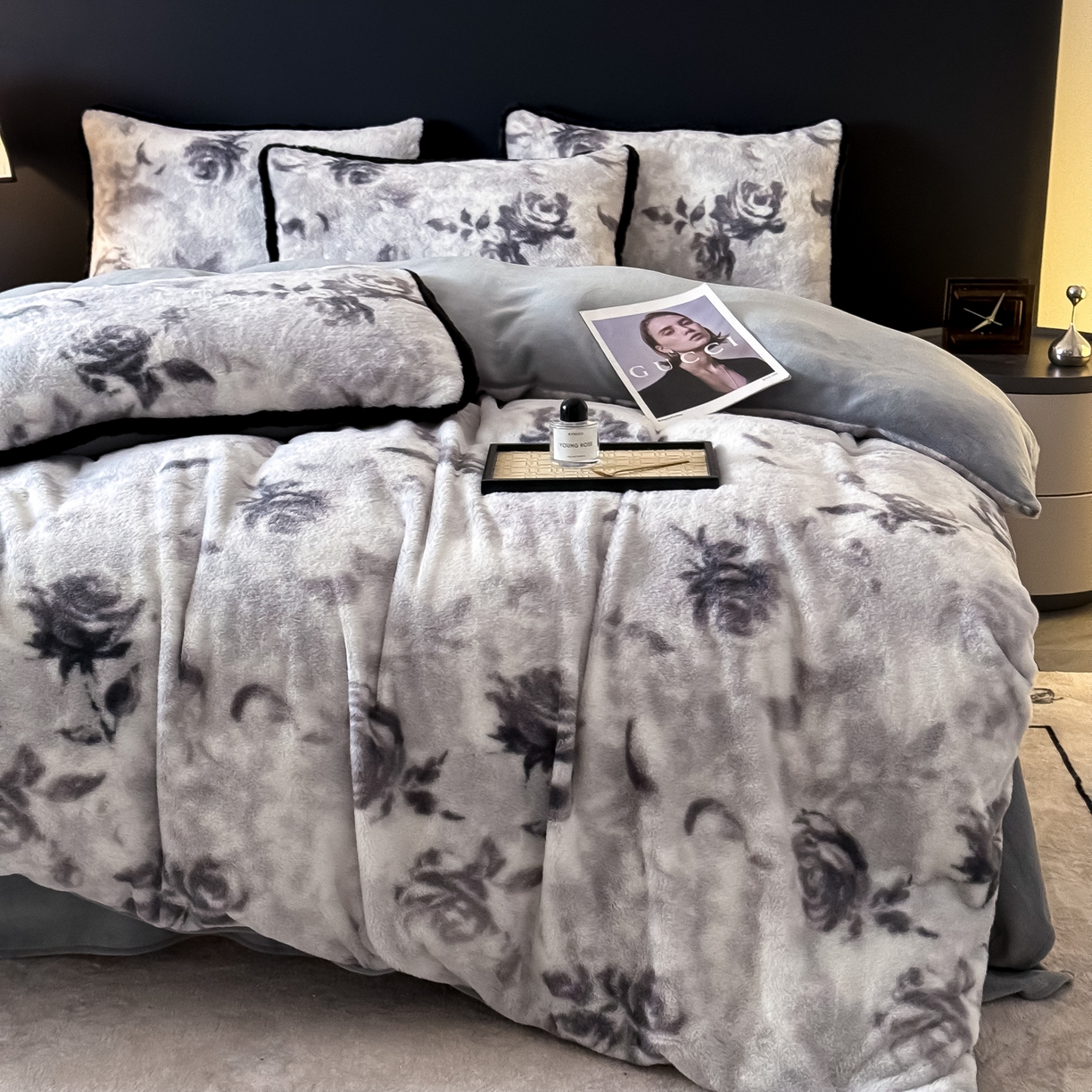 91家纺网 家纺一手货源 找家纺 KA家纺 2025新款秋冬兔毛边工艺款兔毛牛奶绒四件套 花满满