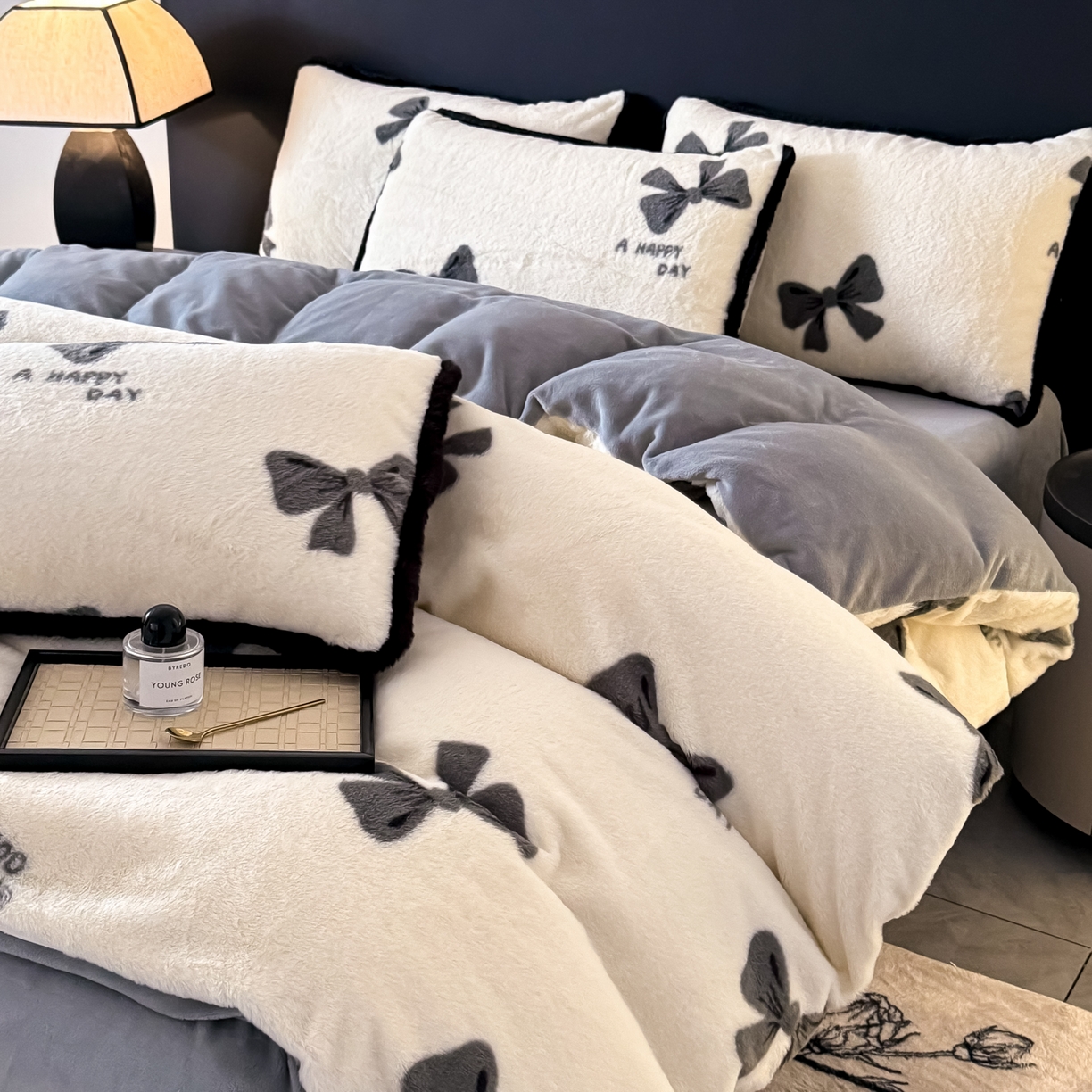 91家纺网 家纺一手货源 找家纺 KA家纺 2025新款秋冬兔毛边工艺款兔毛牛奶绒四件套 洛可可