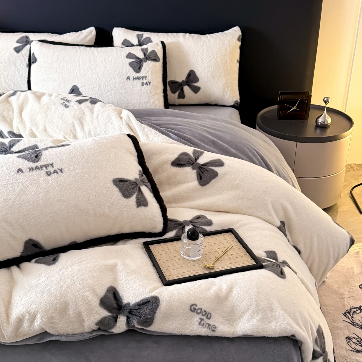 91家纺网 家纺一手货源 找家纺 KA家纺 2025新款秋冬兔毛边工艺款兔毛牛奶绒四件套 洛可可