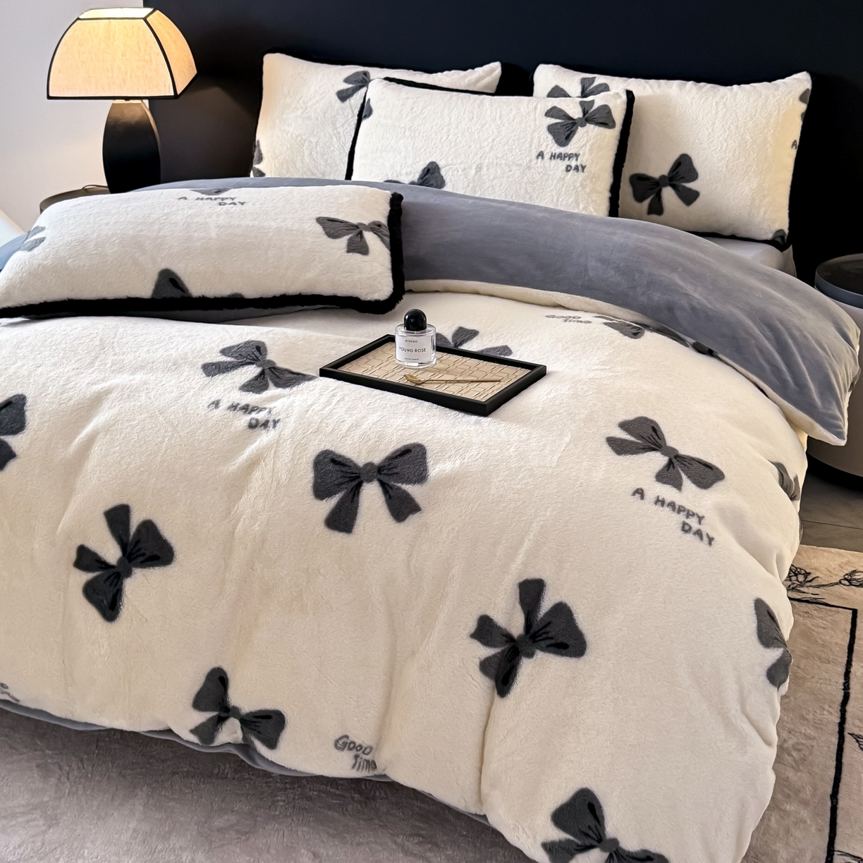 91家纺网 家纺一手货源 找家纺 KA家纺 2025新款秋冬兔毛边工艺款兔毛牛奶绒四件套 洛可可