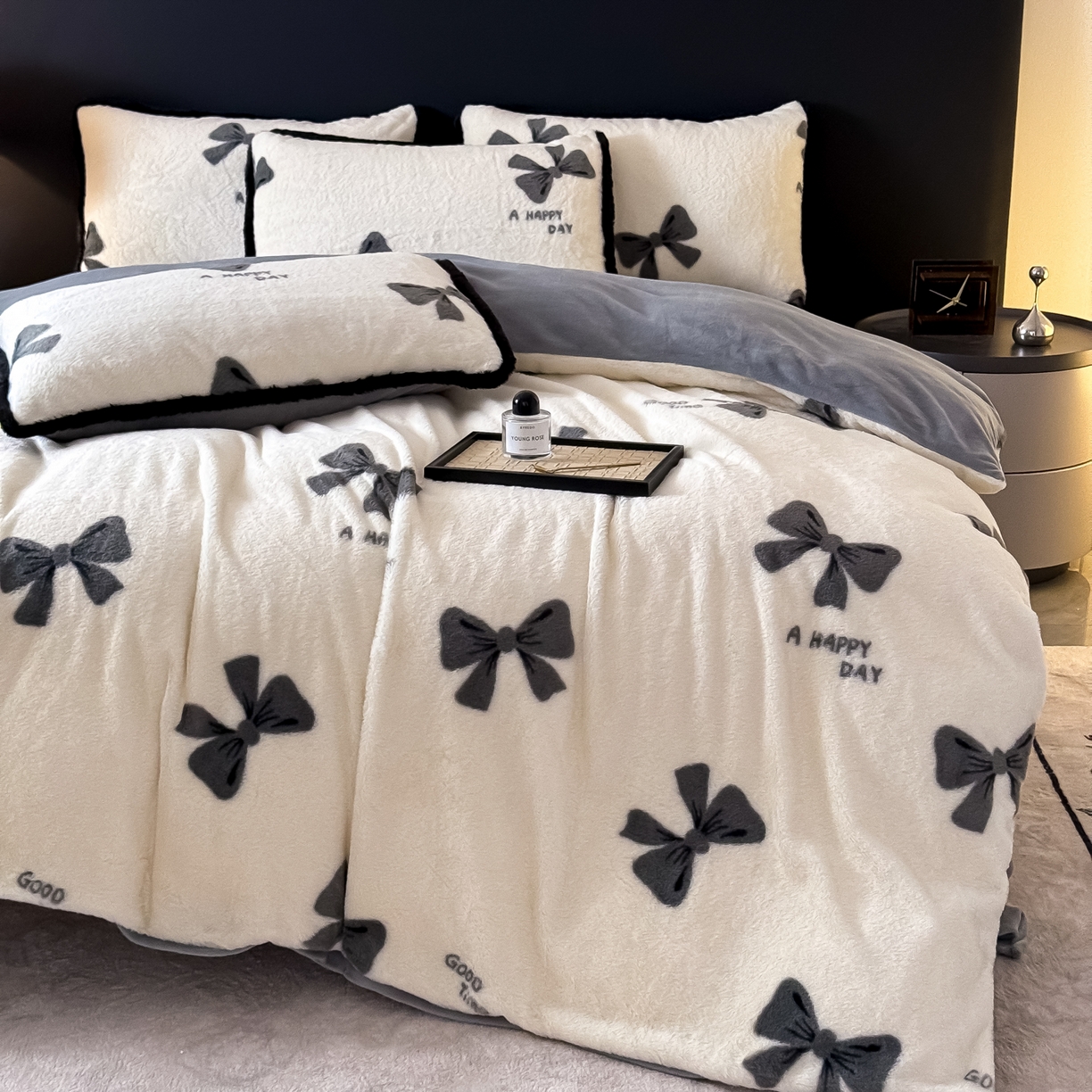 91家纺网 家纺一手货源 找家纺 KA家纺 2025新款秋冬兔毛边工艺款兔毛牛奶绒四件套 洛可可