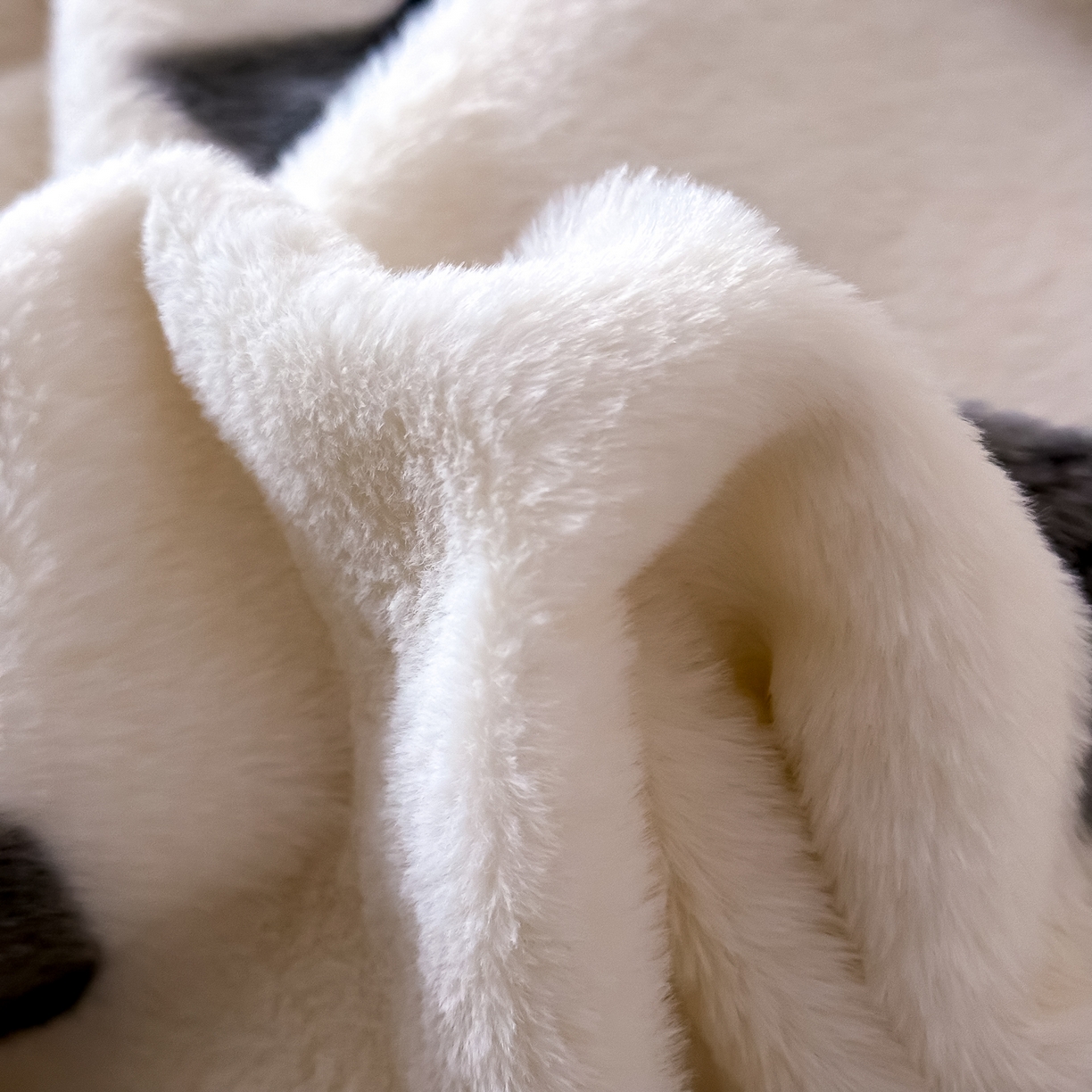 91家纺网 家纺一手货源 找家纺 KA家纺 2025新款秋冬兔毛边工艺款兔毛牛奶绒四件套 洛可可