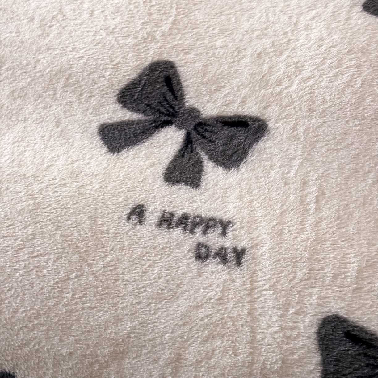 91家纺网 家纺一手货源 找家纺 KA家纺 2025新款秋冬兔毛边工艺款兔毛牛奶绒四件套 洛可可