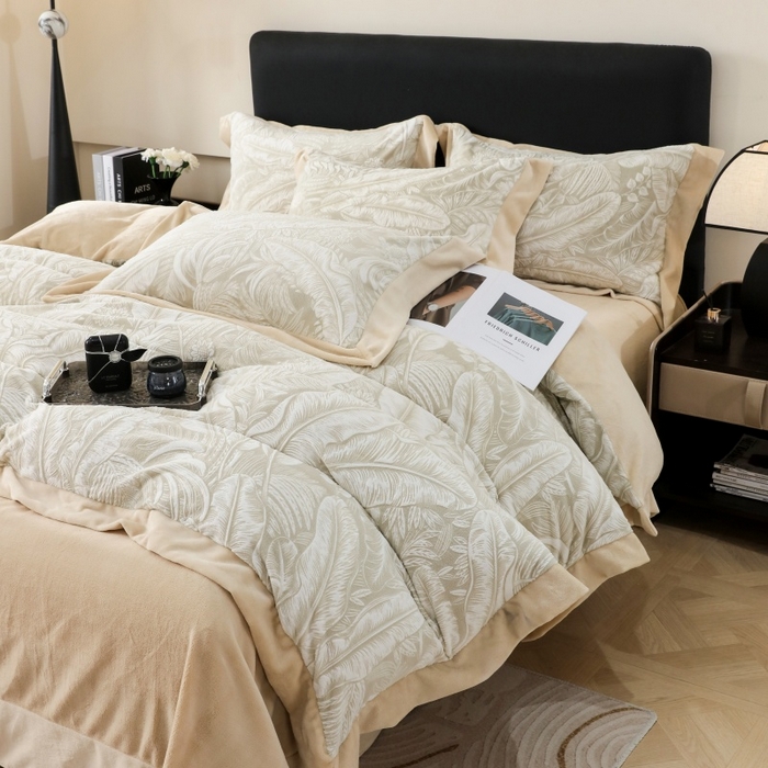 91家纺网 家纺一手货源 找家纺 （总）千姿坊 2025新款冬季雕花牛奶绒加厚保暖四件套复古风轻奢烂花床单被套床上用品