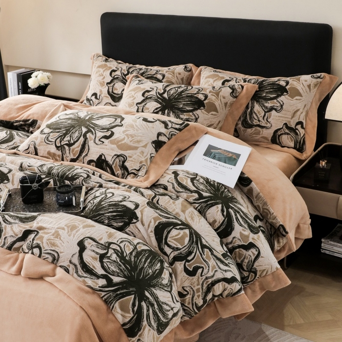 91家纺网 家纺一手货源 找家纺 （总）千姿坊 2025新款冬季雕花牛奶绒加厚保暖四件套复古风轻奢烂花床单被套床上用品