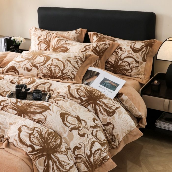 91家纺网 家纺一手货源 找家纺 （总）千姿坊 2025新款冬季雕花牛奶绒加厚保暖四件套复古风轻奢烂花床单被套床上用品