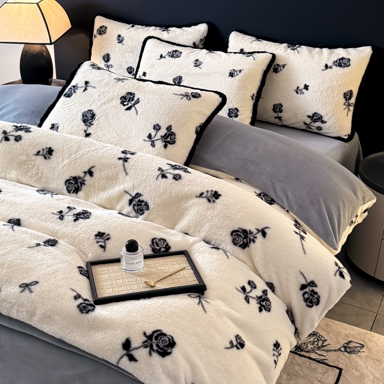 91家纺网 家纺一手货源 找家纺 KA家纺 2025新款秋冬兔毛边工艺款兔毛牛奶绒四件套 情浓浓