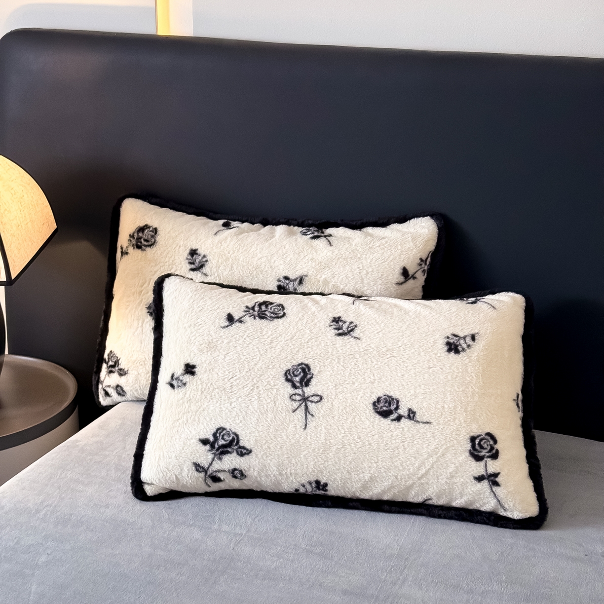 91家纺网 家纺一手货源 找家纺 KA家纺 2025新款秋冬兔毛边工艺款兔毛牛奶绒四件套 情浓浓