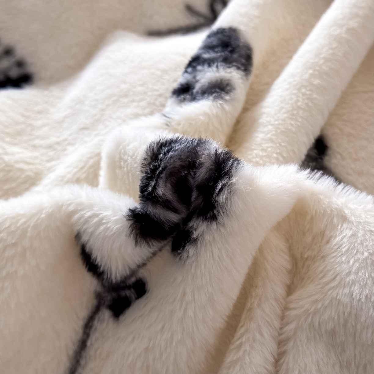 91家纺网 家纺一手货源 找家纺 KA家纺 2025新款秋冬兔毛边工艺款兔毛牛奶绒四件套 情浓浓