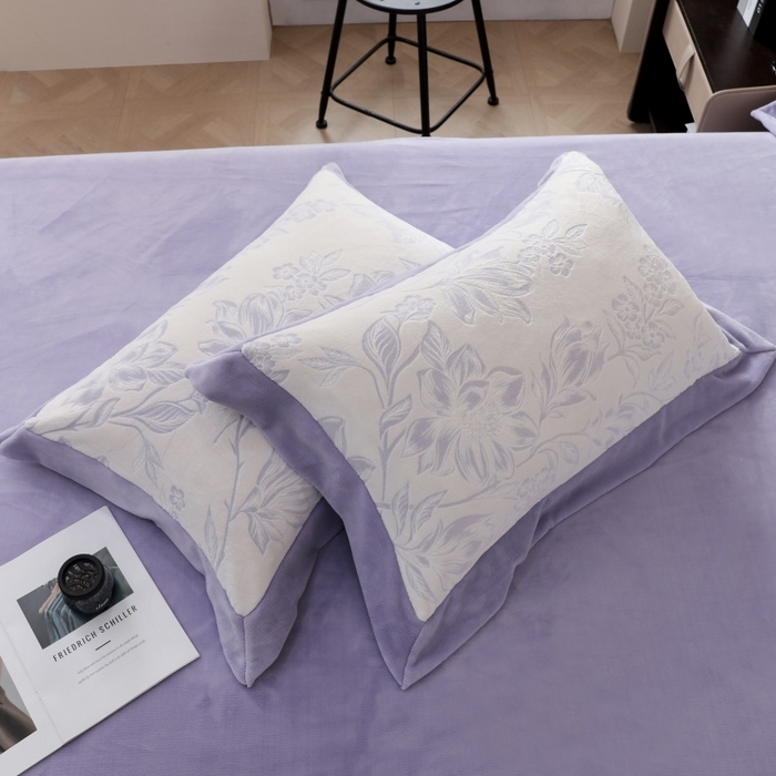 91家纺网 家纺一手货源 找家纺 千姿坊 2025新款冬季雕花牛奶绒加厚保暖四件套复古风轻奢烂花床单被套床上用品 秋雨花恋-紫