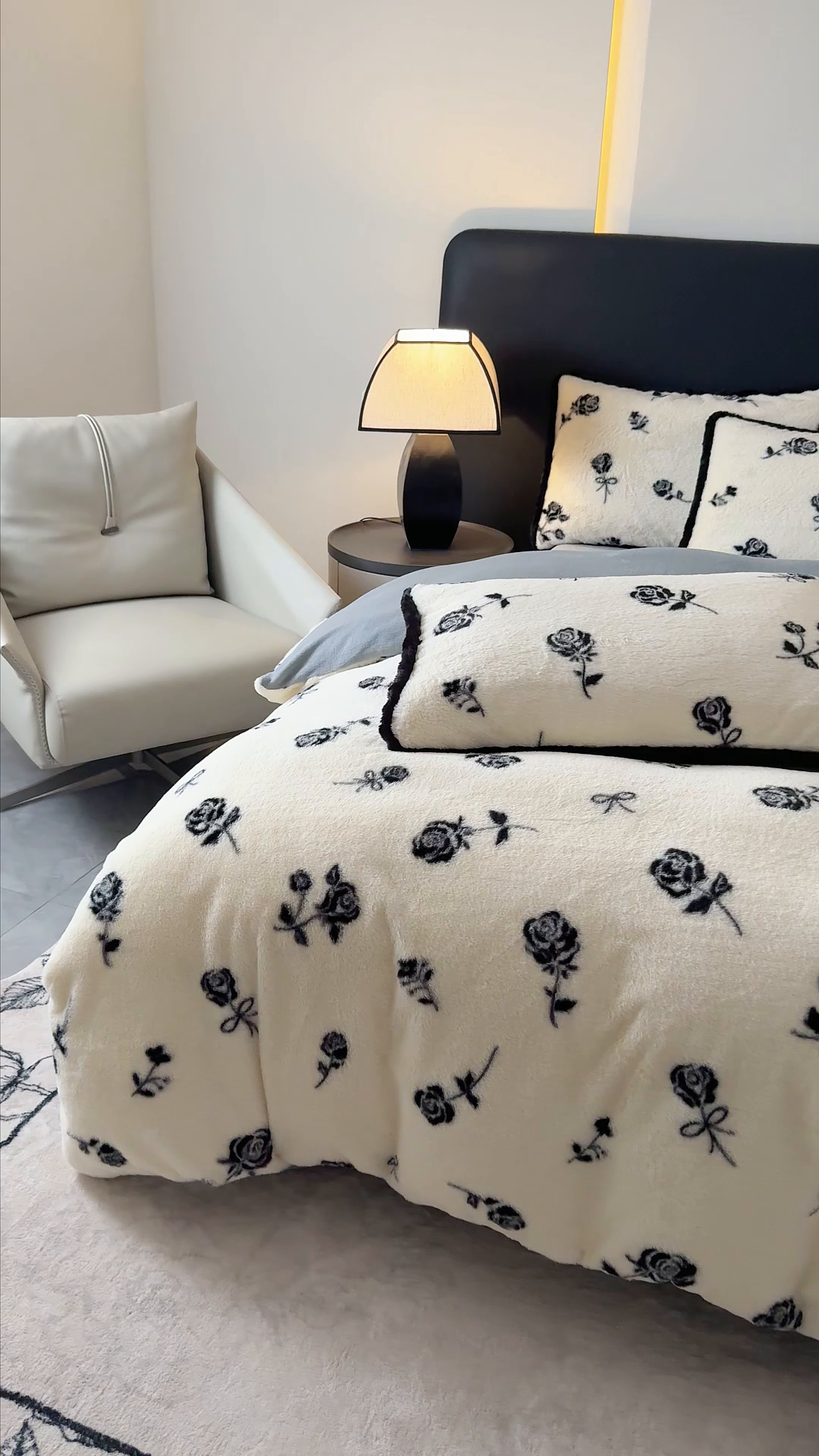 91家纺网 家纺一手货源 找家纺 KA家纺 2025新款秋冬兔毛边工艺款兔毛牛奶绒四件套 情浓浓