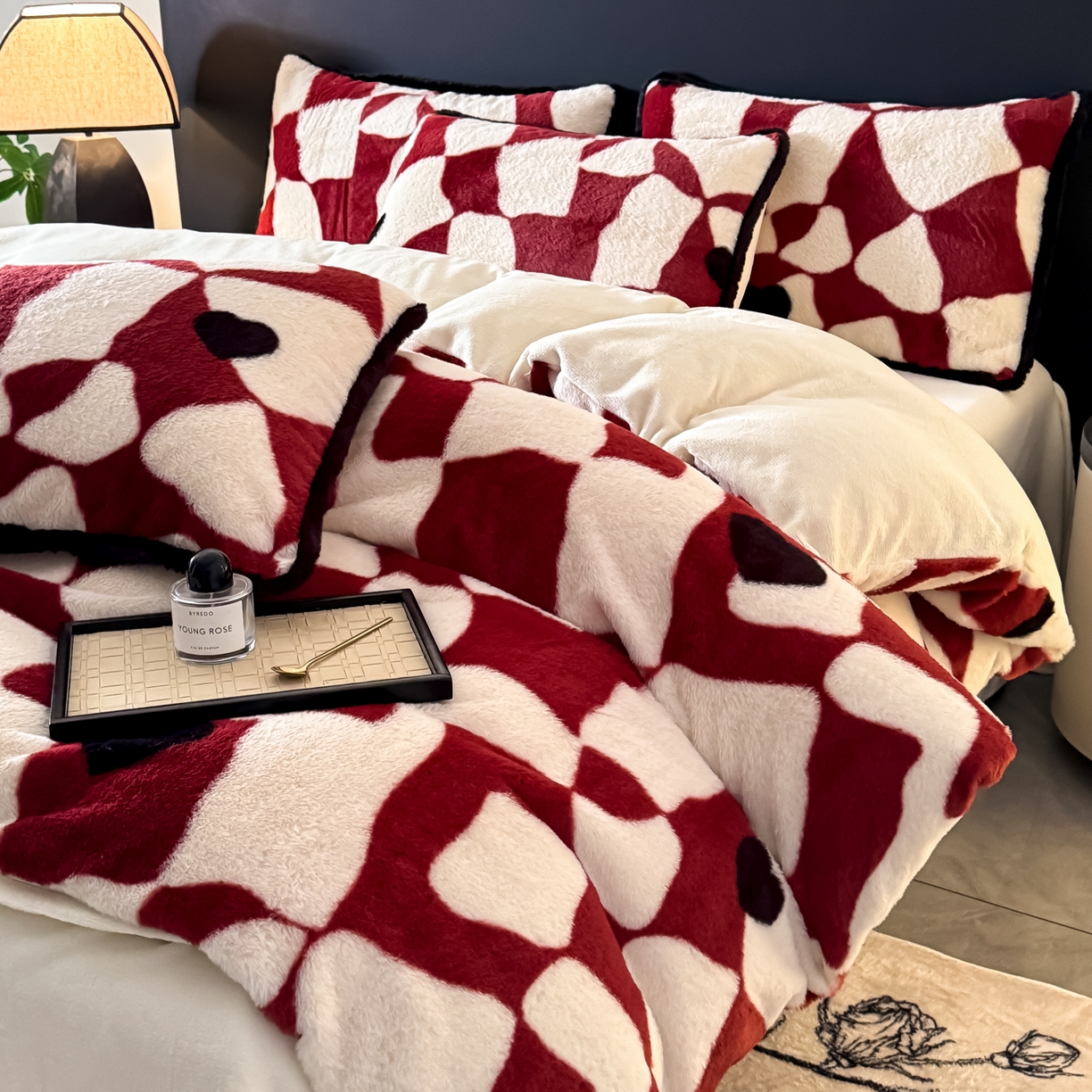 91家纺网 家纺一手货源 找家纺 KA家纺 2025新款秋冬兔毛边工艺款兔毛牛奶绒四件套 心乱乱