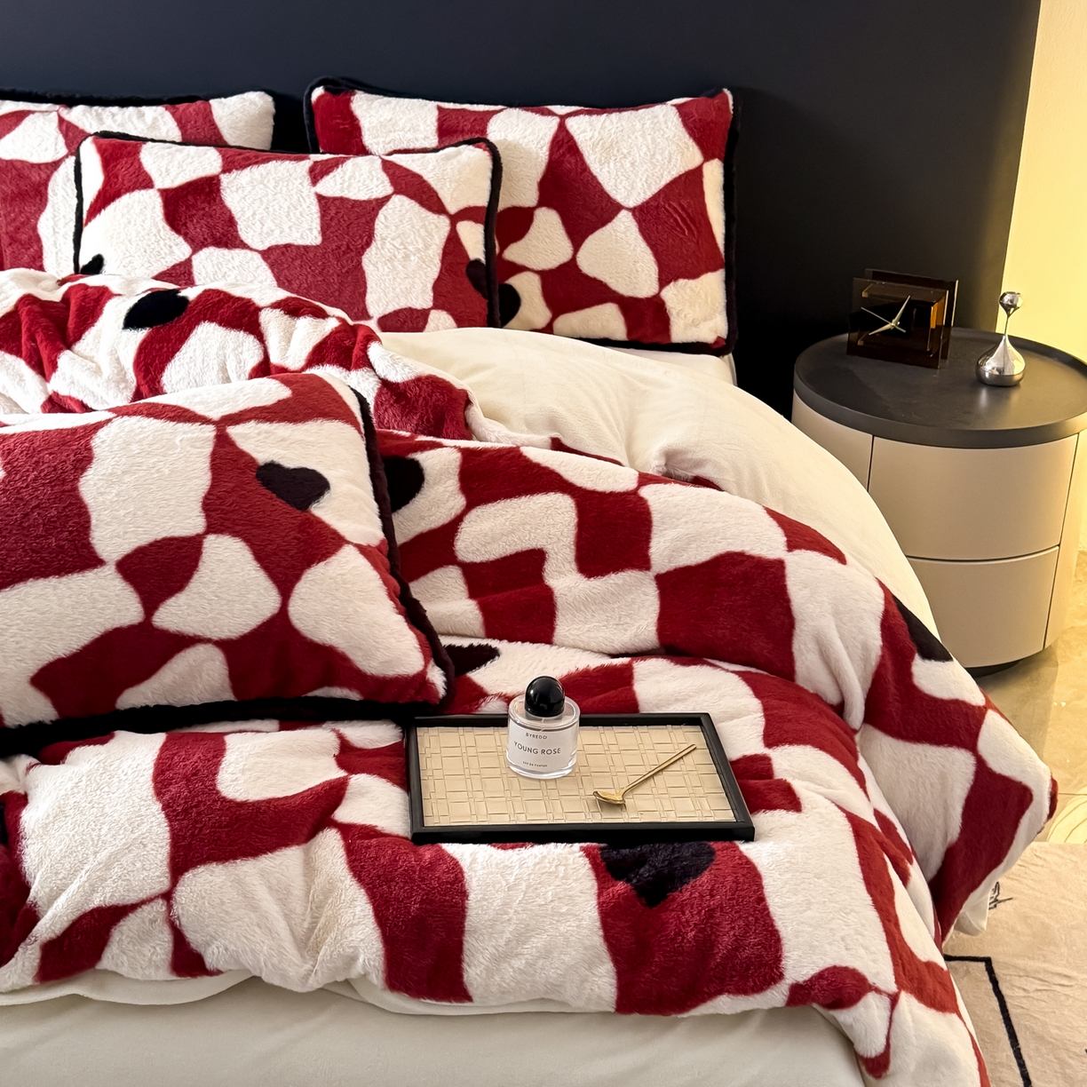 91家纺网 家纺一手货源 找家纺 KA家纺 2025新款秋冬兔毛边工艺款兔毛牛奶绒四件套 心乱乱