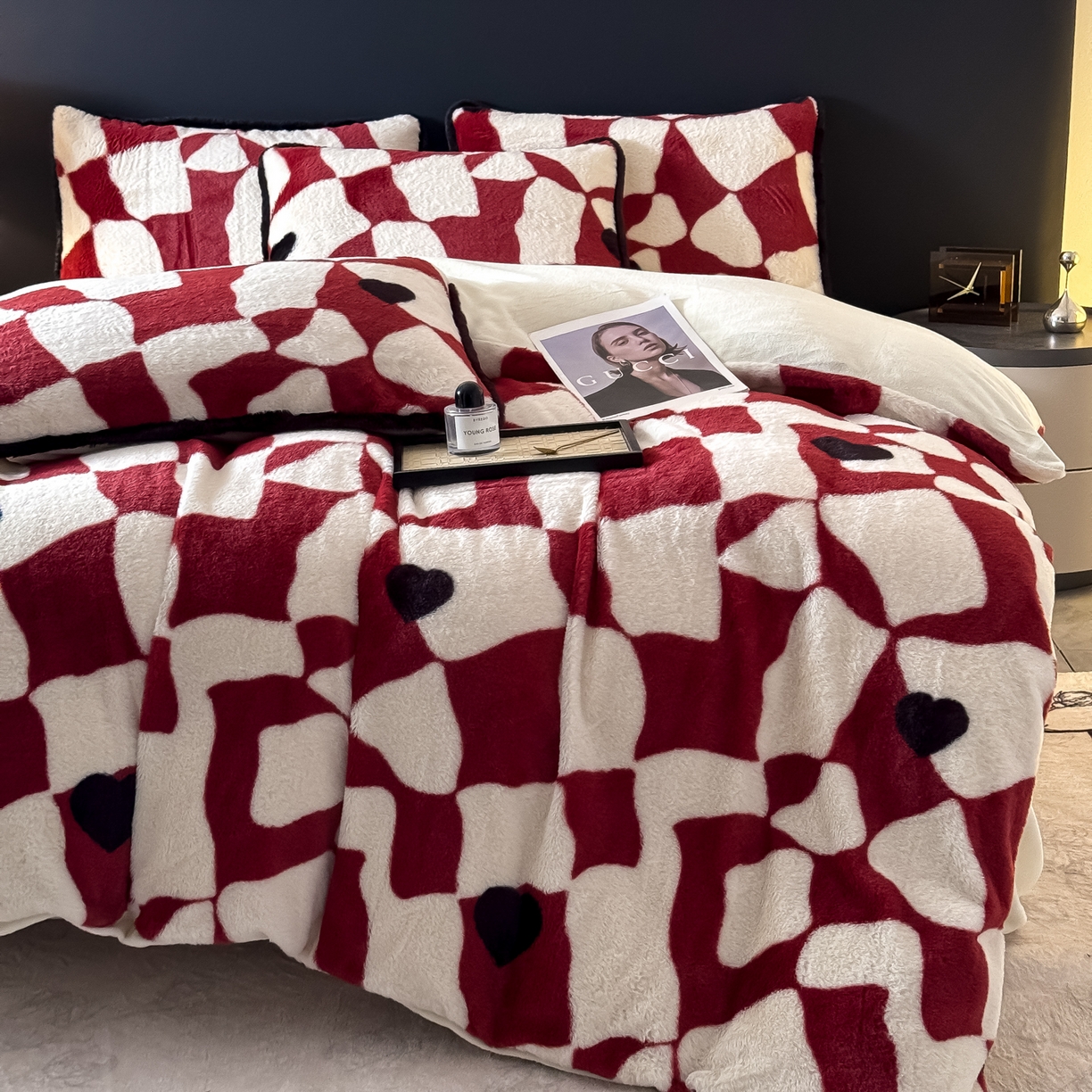 91家纺网 家纺一手货源 找家纺 KA家纺 2025新款秋冬兔毛边工艺款兔毛牛奶绒四件套 心乱乱