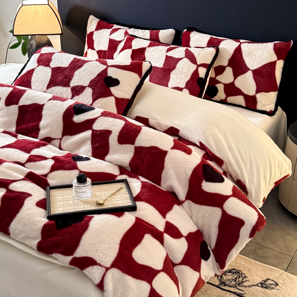 91家纺网 家纺一手货源 找家纺 KA家纺 2025新款秋冬兔毛边工艺款兔毛牛奶绒四件套 心乱乱