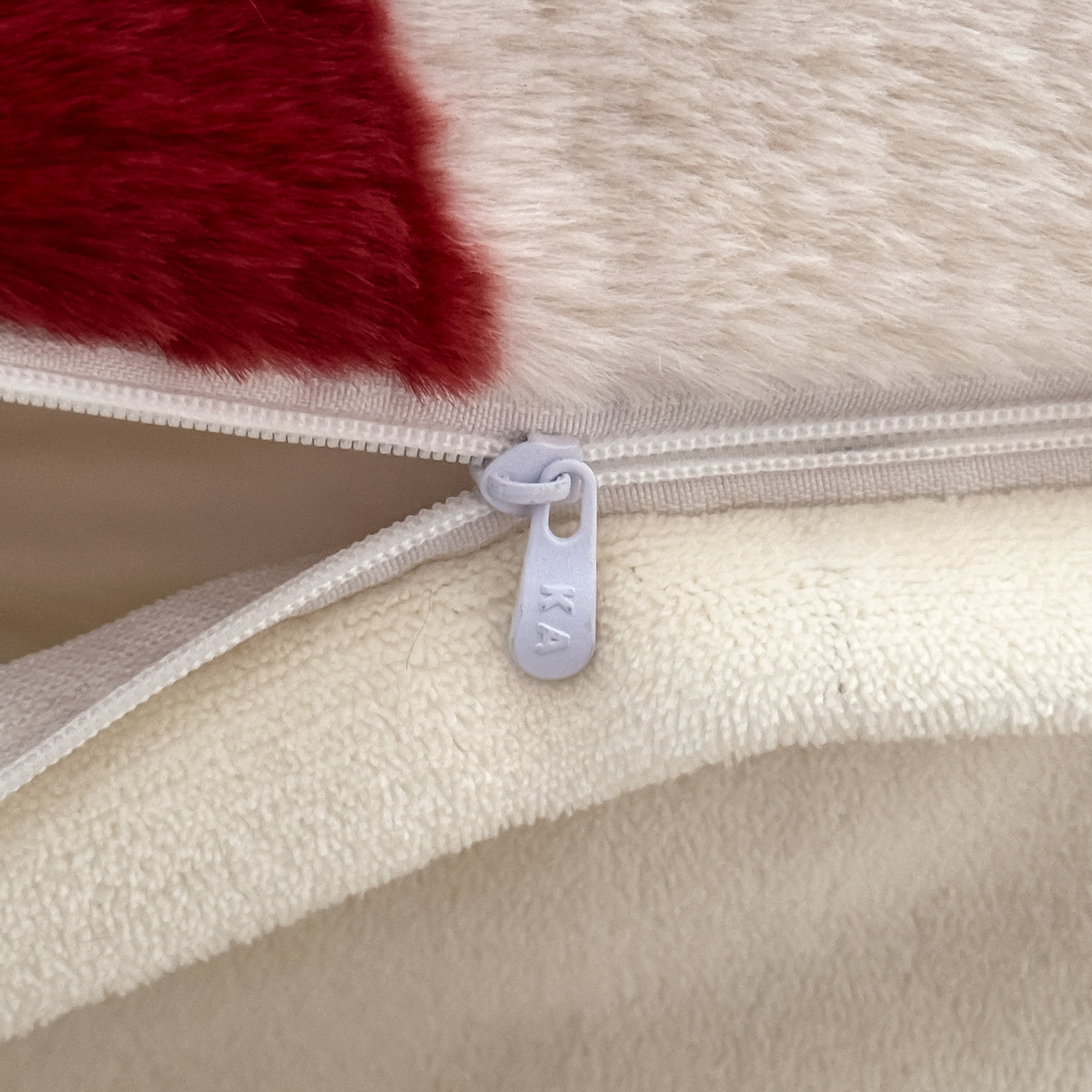 91家纺网 家纺一手货源 找家纺 KA家纺 2025新款秋冬兔毛边工艺款兔毛牛奶绒四件套 心乱乱