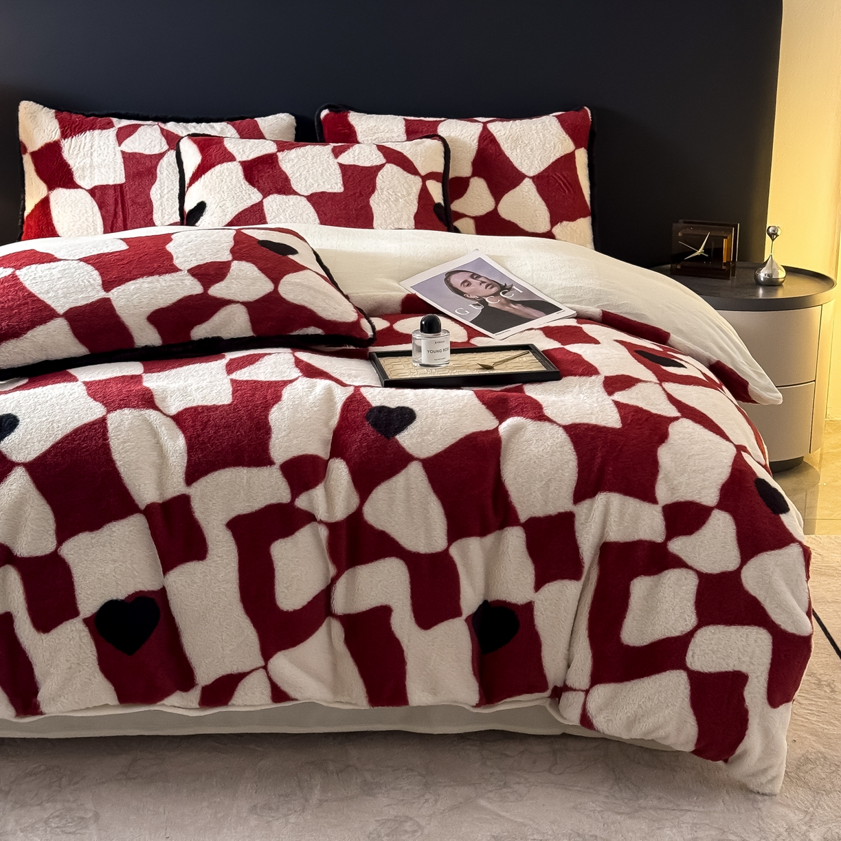 91家纺网 家纺一手货源 找家纺 KA家纺 2025新款秋冬兔毛边工艺款兔毛牛奶绒四件套 心乱乱