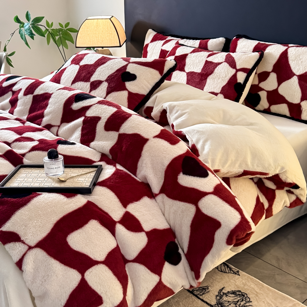 91家纺网 家纺一手货源 找家纺 KA家纺 2025新款秋冬兔毛边工艺款兔毛牛奶绒四件套 心乱乱