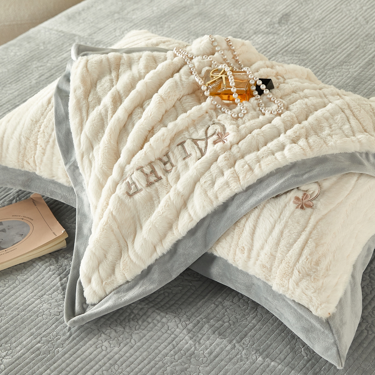 91家纺网 家纺一手货源 找家纺 优希家纺 2025新款洛丽獭保暖四件套 灰色