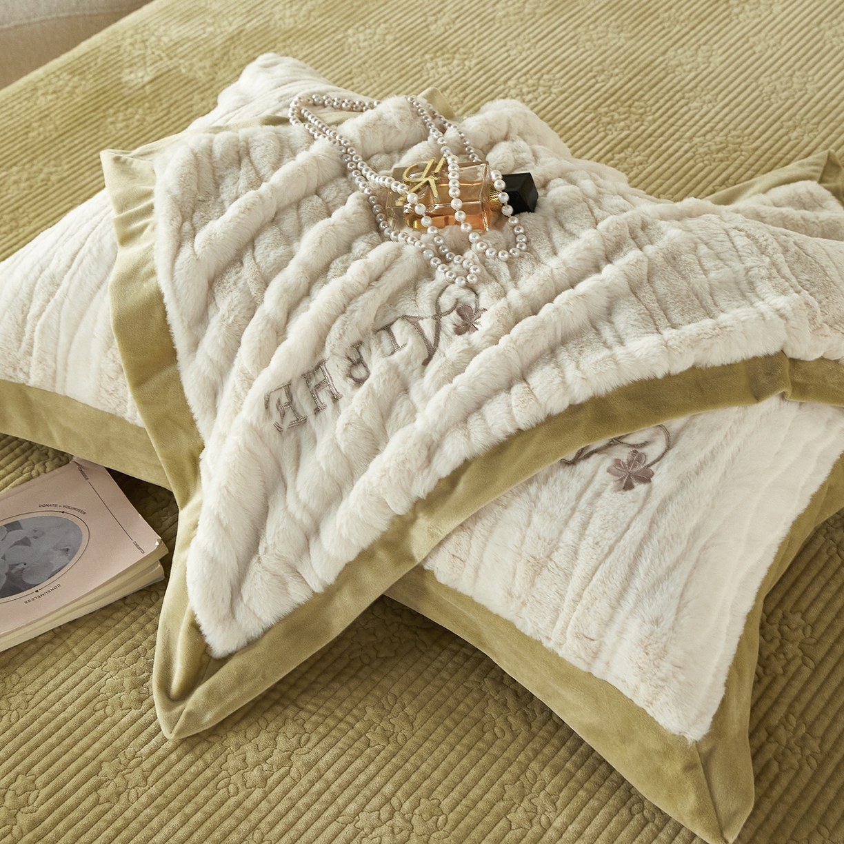 91家纺网 家纺一手货源 找家纺 优希家纺 2025新款洛丽獭保暖四件套 绿色