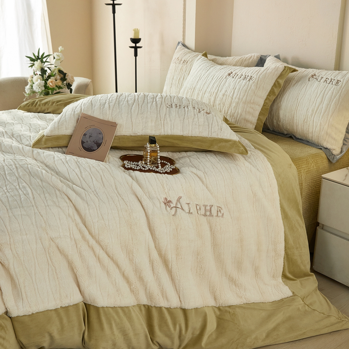 91家纺网 家纺一手货源 找家纺 优希家纺 2025新款洛丽獭保暖四件套 绿色